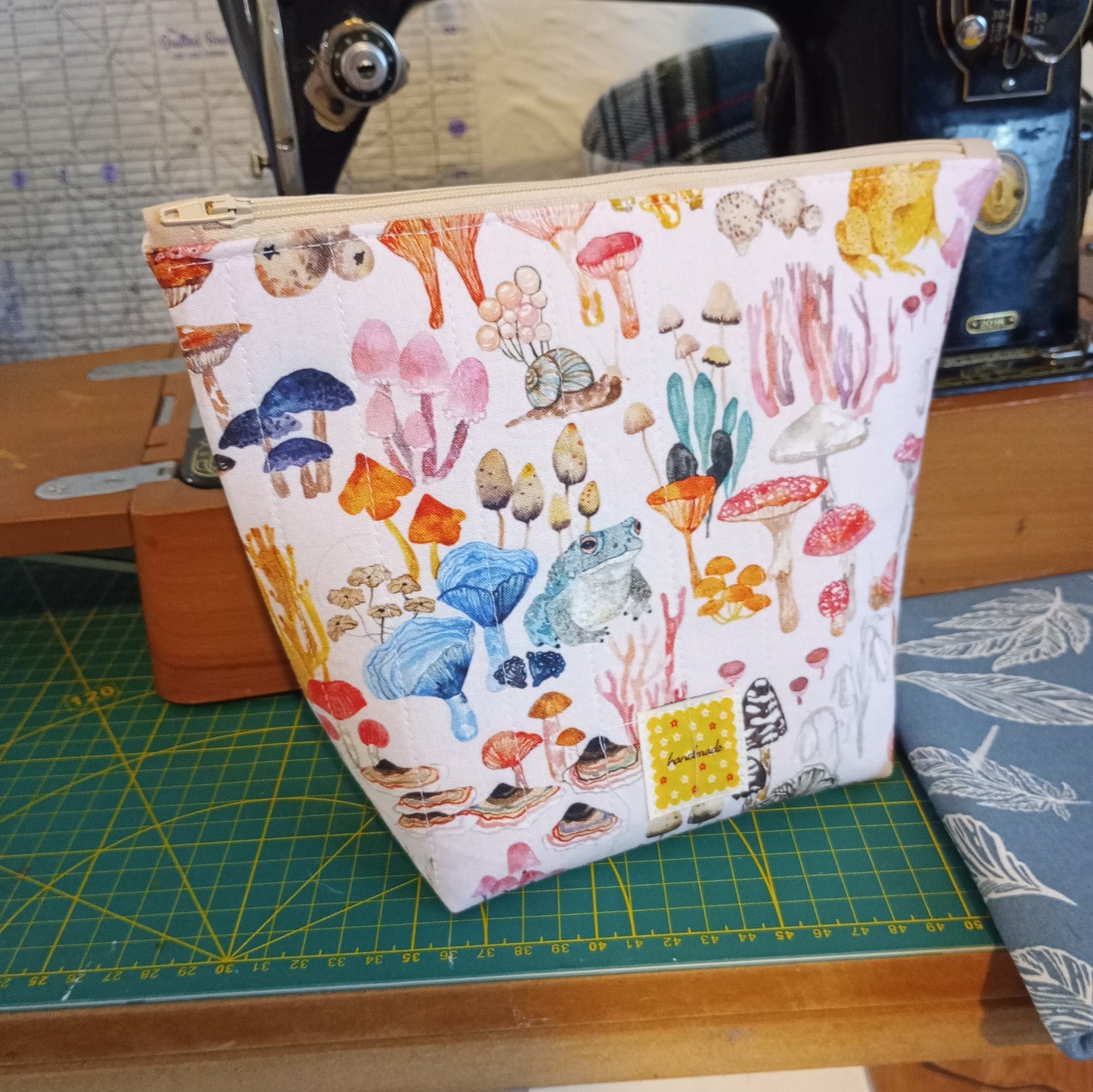 Funghi & Frogs Project Bag – Handmade Quilted Zipper Pouch
