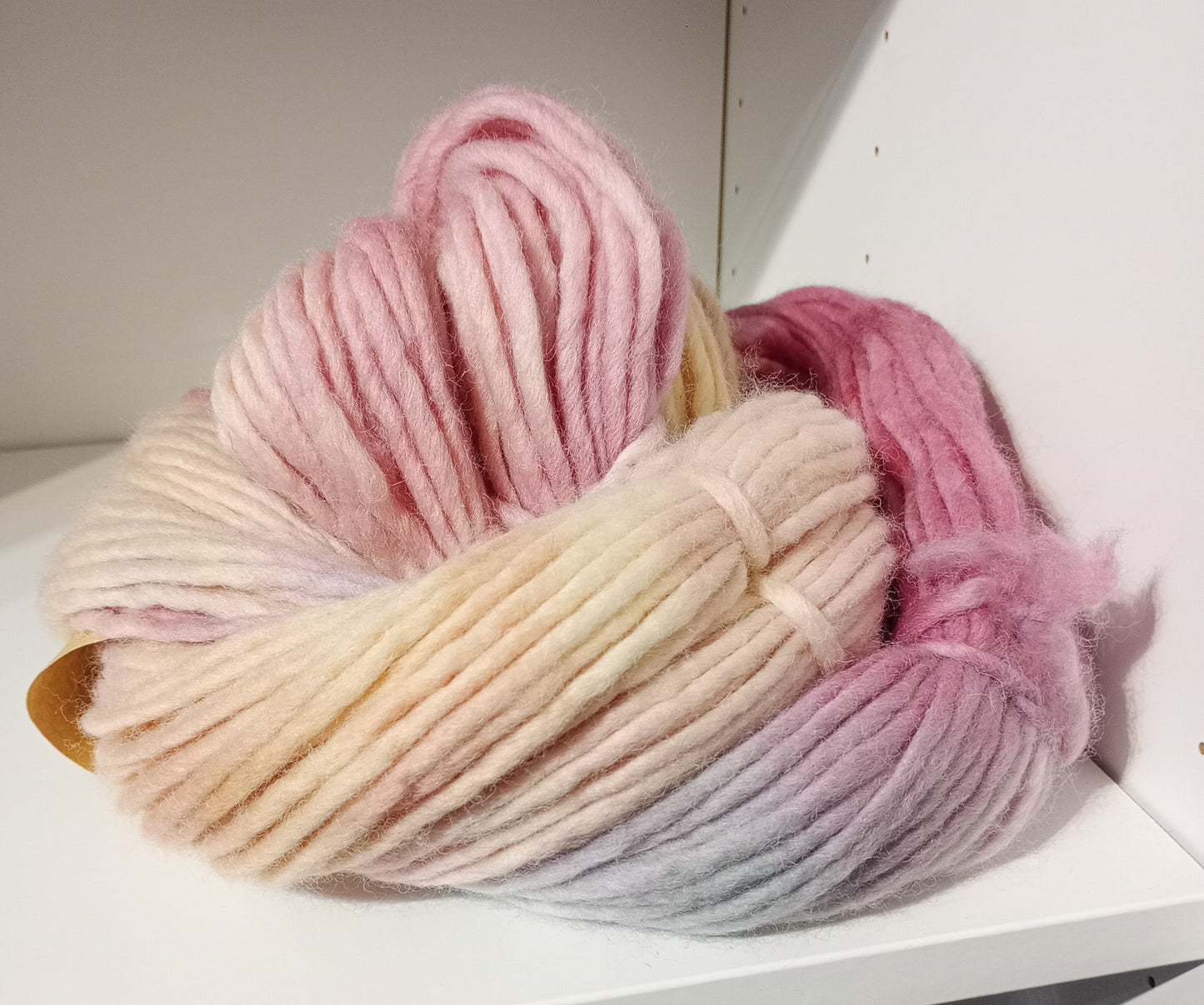Hand dyed chunky yarn pencil roving Falkland wool 200g R8