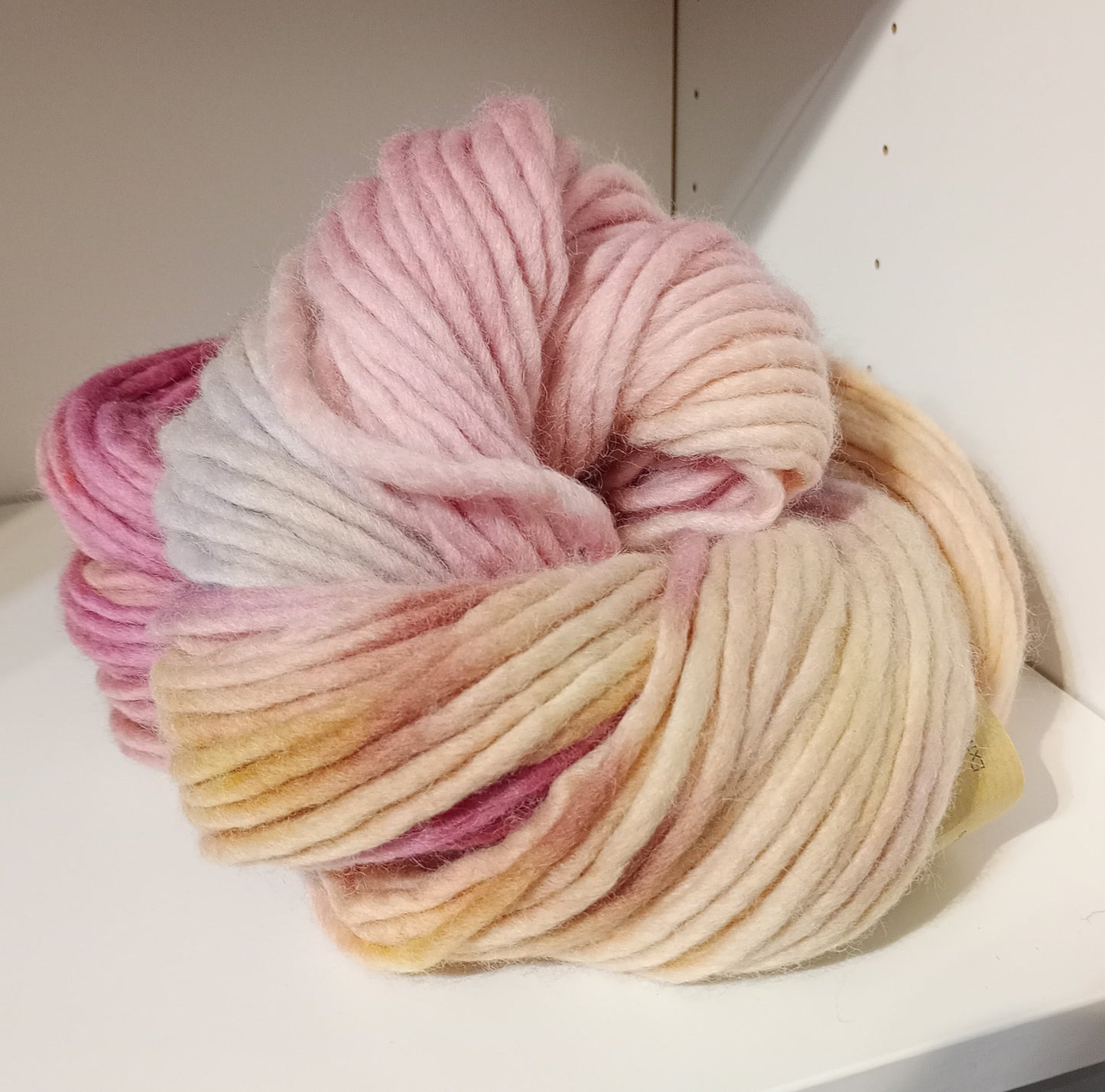 Hand dyed chunky yarn pencil roving Falkland wool 200g R8