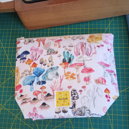 Funghi & Frogs Project Bag – Handmade Quilted Zipper Pouch
