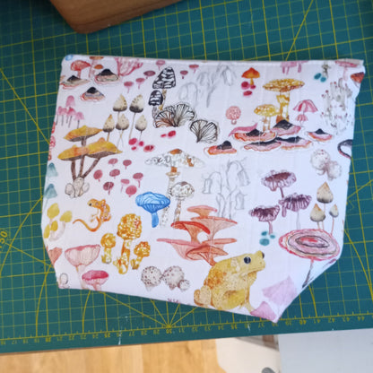Funghi & Frogs Project Bag – Handmade Quilted Zipper Pouch