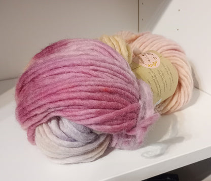 Hand dyed chunky yarn pencil roving Falkland wool 200g R8