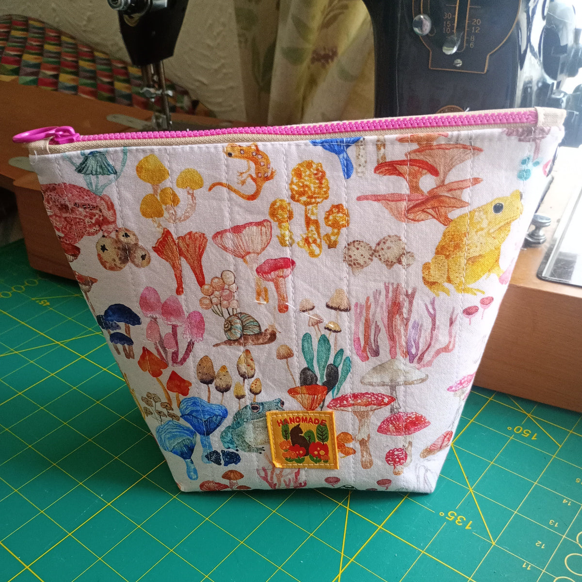 Funghi & Frogs Project Bag – Handmade Quilted Zipper Pouch Pink Zipper