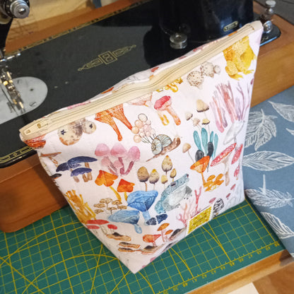 Funghi & Frogs Project Bag – Handmade Quilted Zipper Pouch