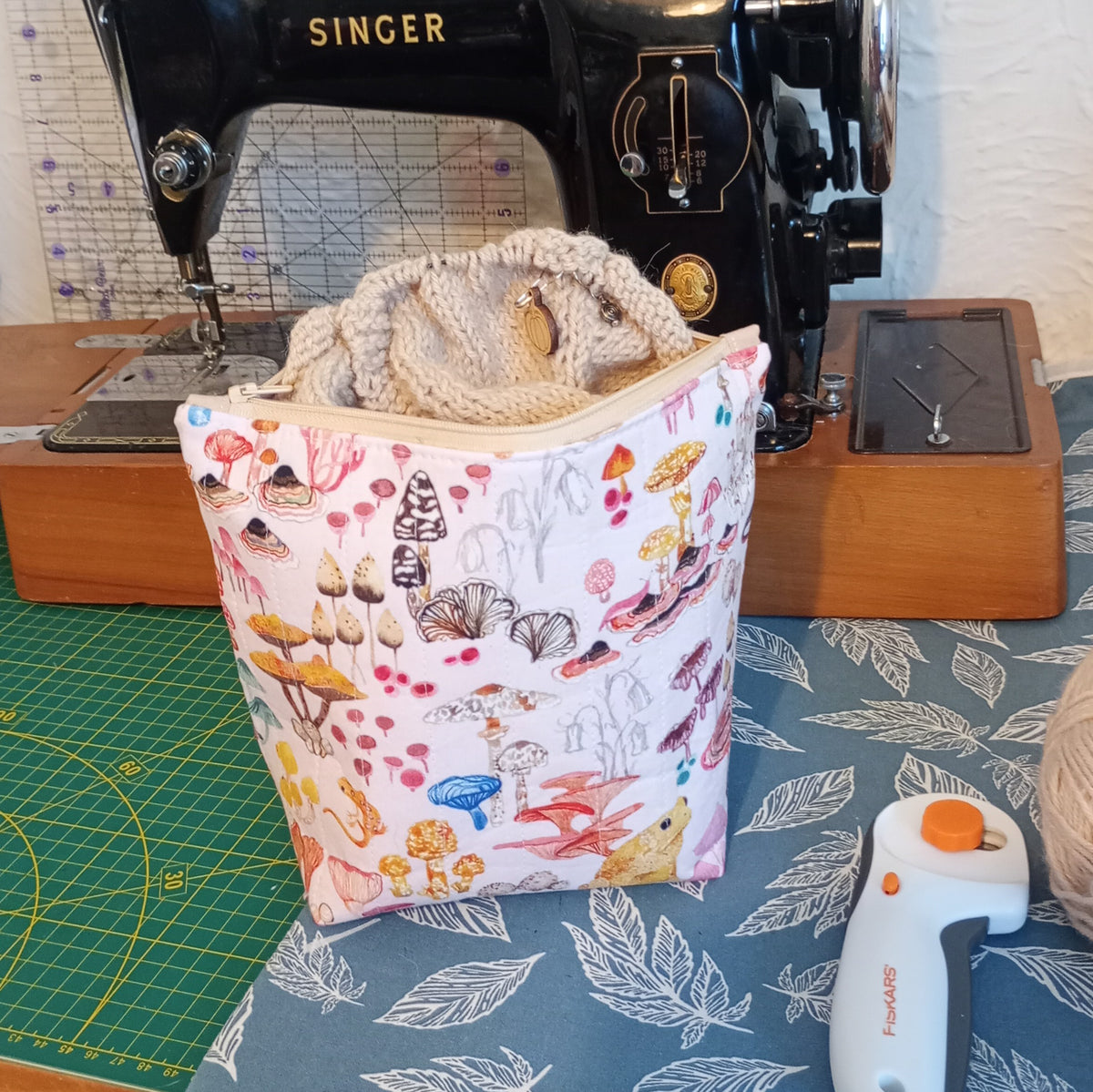 Funghi & Frogs Project Bag – Handmade Quilted Zipper Pouch