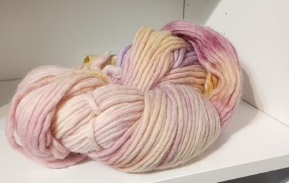 Hand dyed chunky yarn pencil roving Falkland wool 200g R8