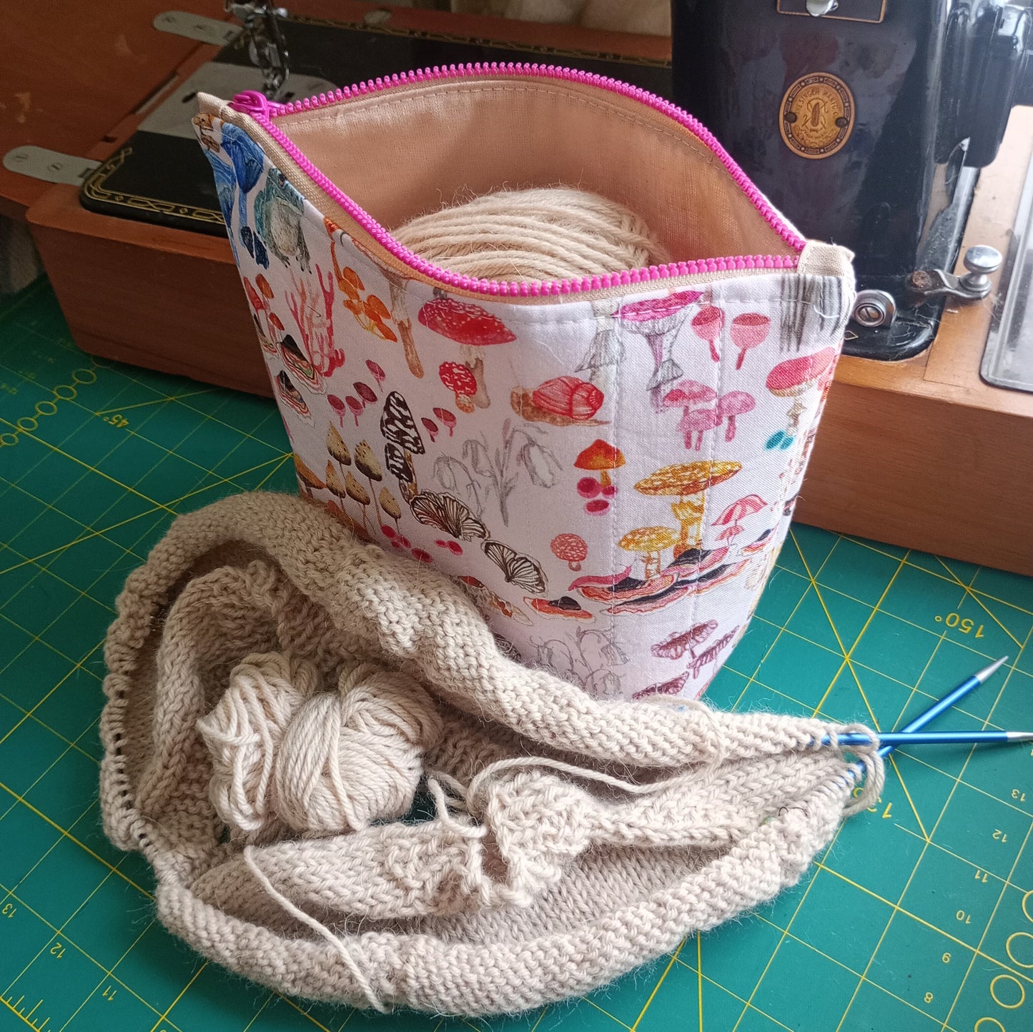 Funghi & Frogs Project Bag – Handmade Quilted Zipper Pouch Pink Zipper